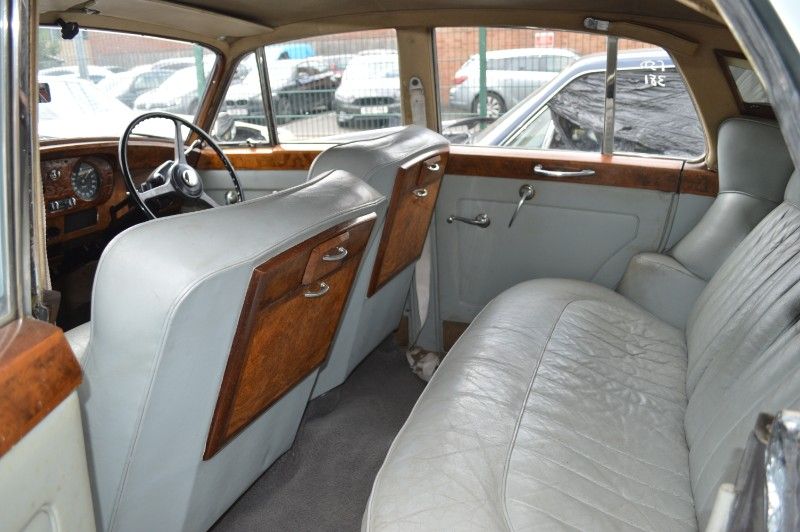 Rolls-Royce Silver Cloud  width=100%