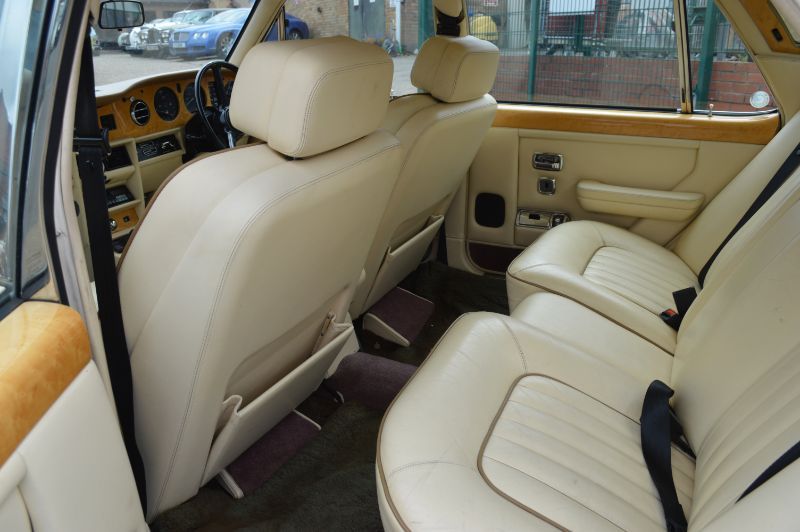 Rolls-Royce Silver Spirit  width=100%