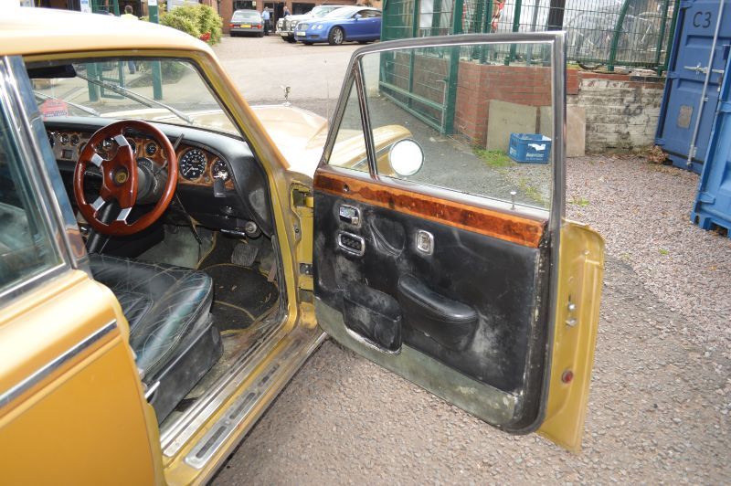 Rolls-Royce Silver Shadow  width=100%